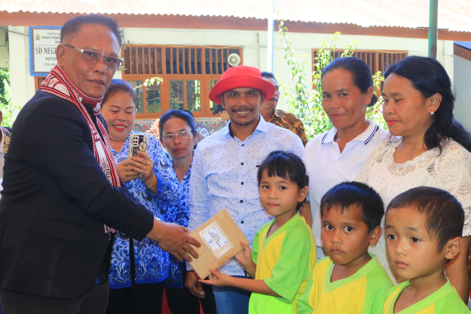 LAYANI MASYARAKAT, WAKIL BUPATI SAMOSIR BERKANTOR DI DESA JANJI RAJA