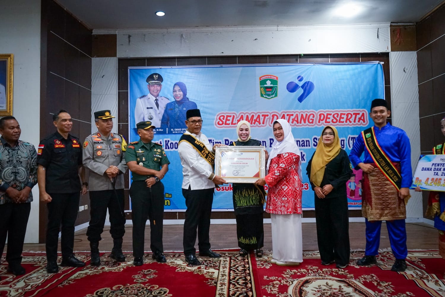 Pemkab Solok kembali menerima penghargaan untuk Kabupaten Terbaik atas pelaksanaan Audit kasus Stunting