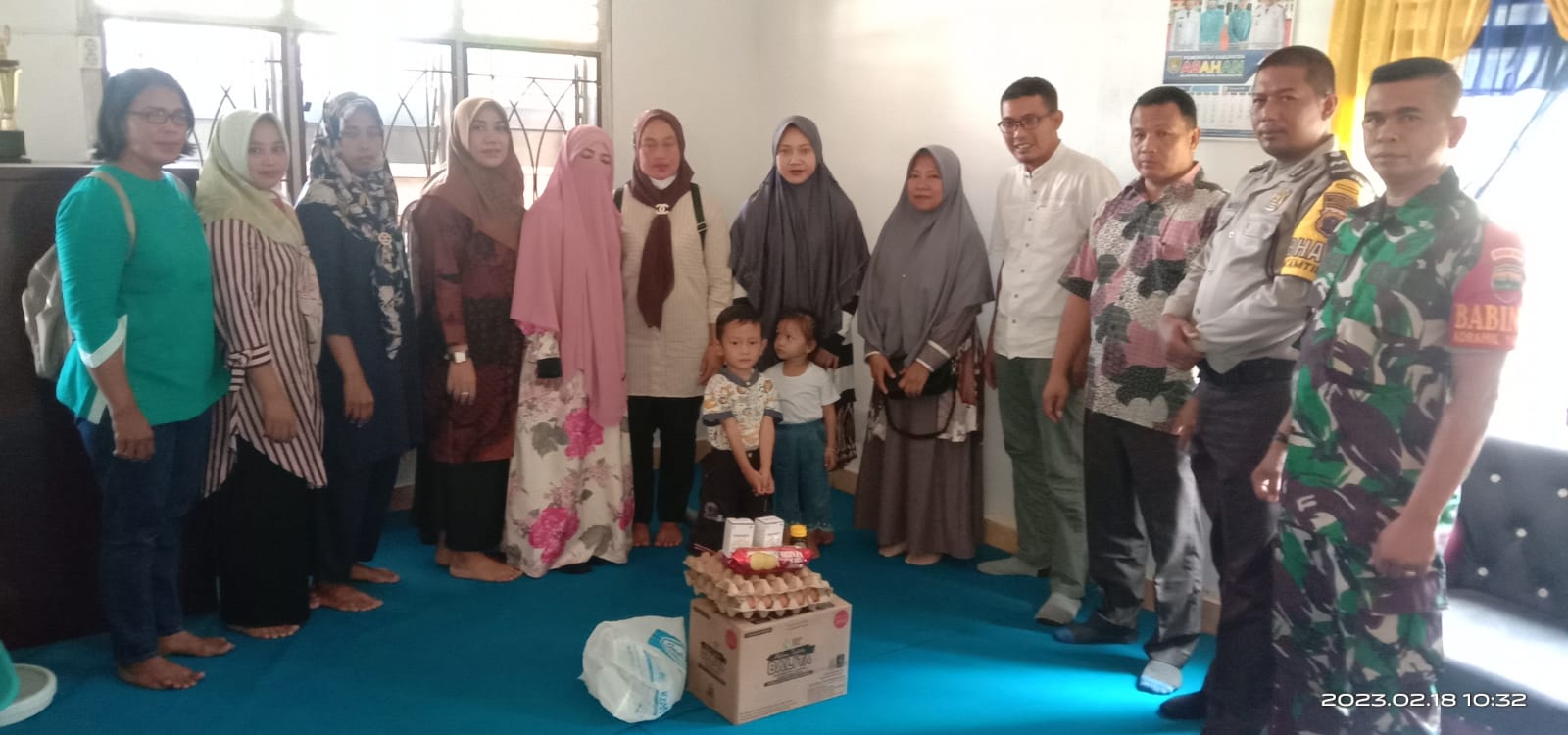 Cegah Stunting, Bhabinkamtibmas Polsek Pulau Raja Hadiri Penyerahan Makanan Tambahan Dan Vitamin