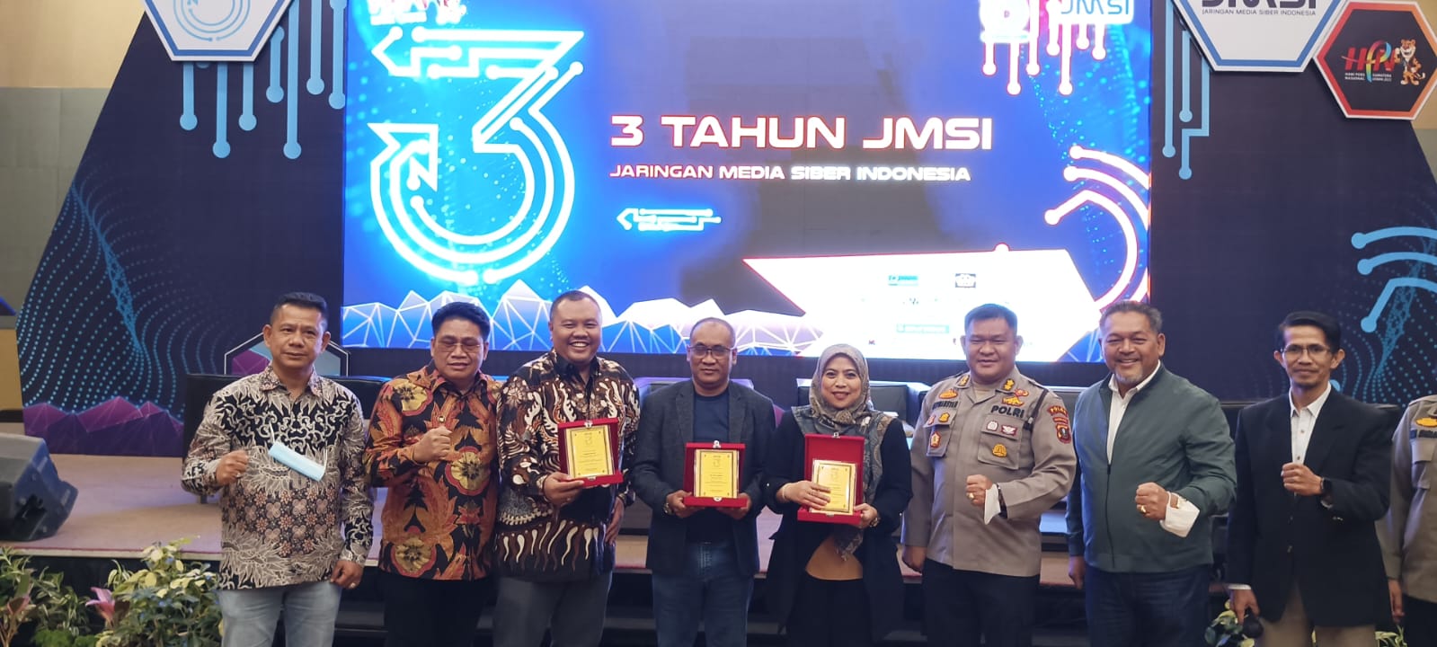 JMSI Luncurkan Sertifikat dan Barcode Anggota Media Online di Medan, Sumut24.co Salah Satu Perwakilan Penerimanya