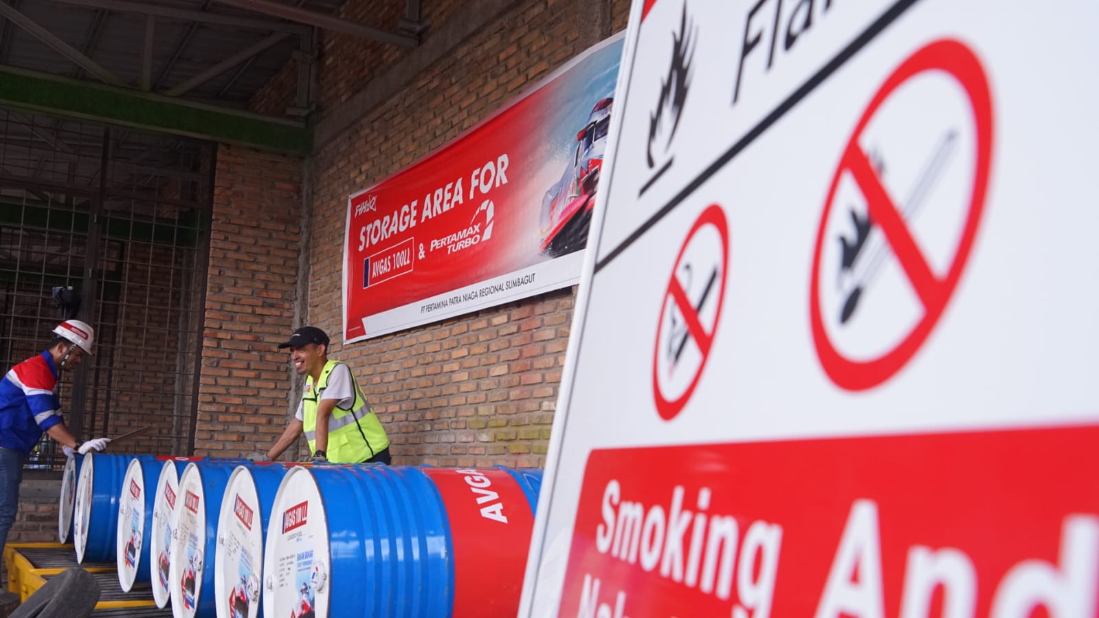 Dukung F1H2O, Pertamina Kirim Avgas ke Balige