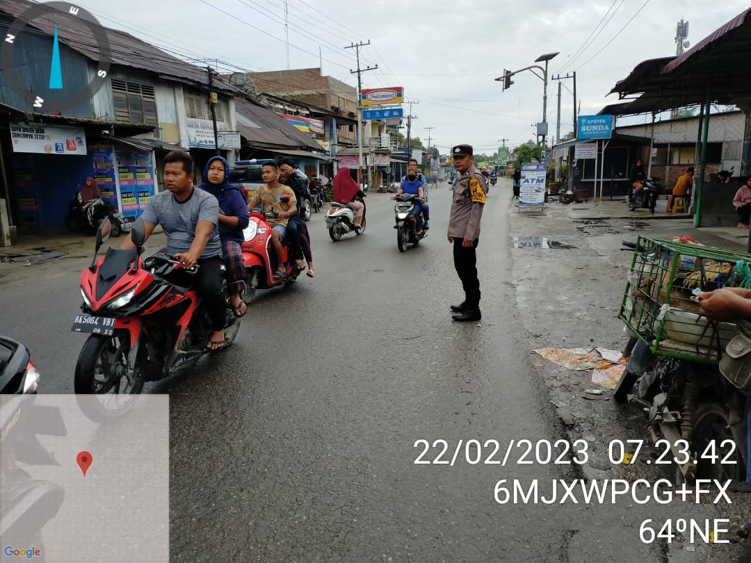 Pastikan Arus Lalulintas Lancar, Personil Polsek Simpang Empat tempati titik-titik persimpangan sebagai antisipasi