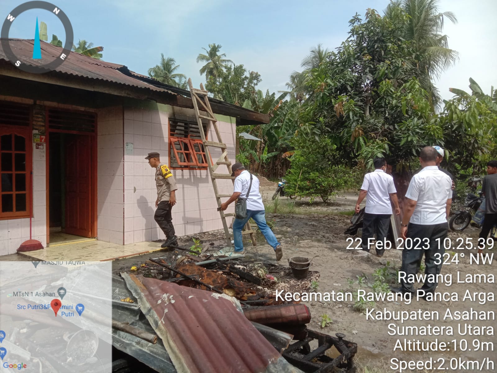 Personil Polsubsektor Rawang Panca Arga Cek TKP Kebakaran