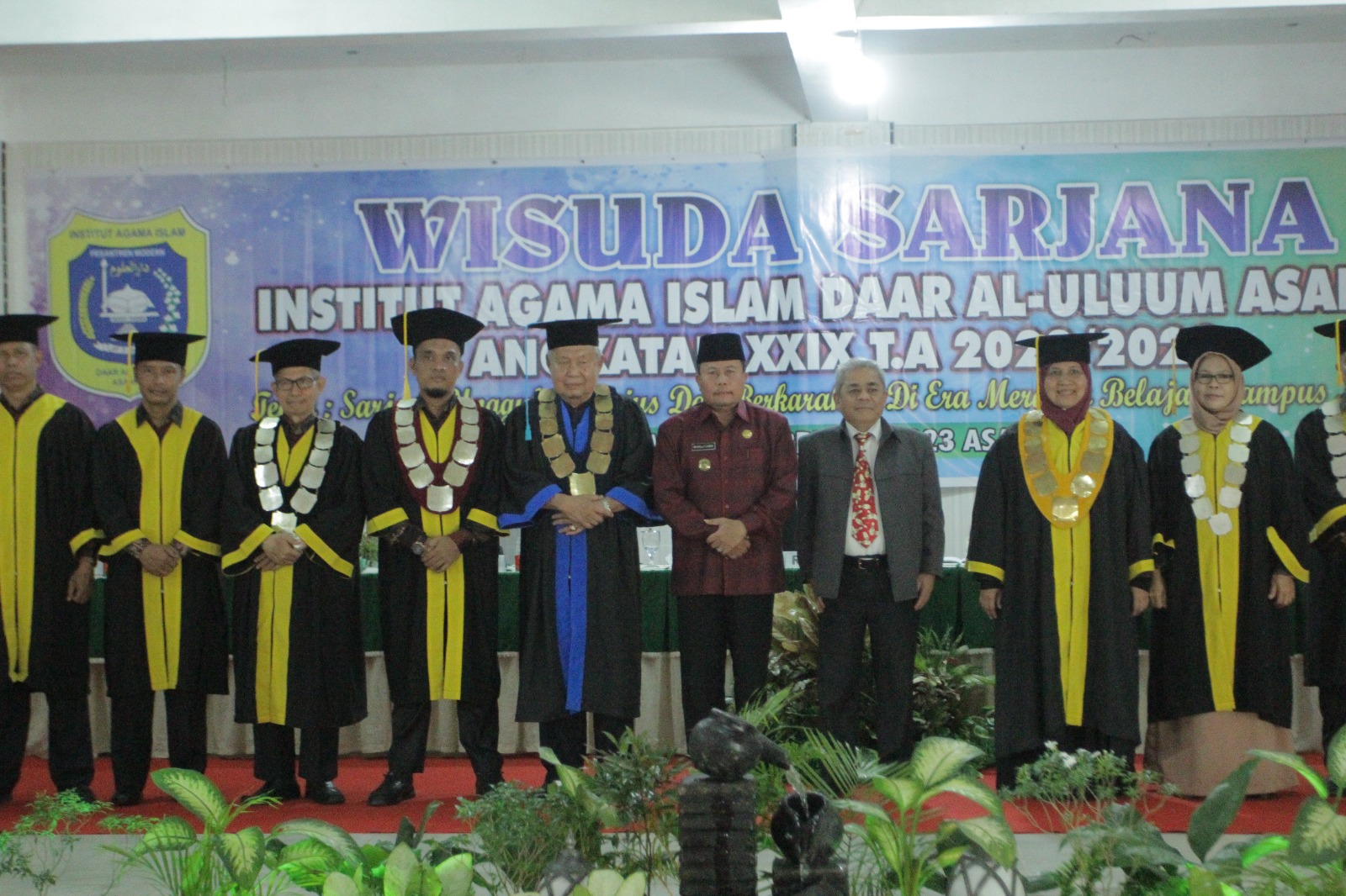 Bupati Asahan Ikuti Wisudat Sarjana Institut Agama Islam Daar Uluum Asahan Angkatan XXIX  ASAHAN I SUMUT24.co  Institut Agama Islam Daar Al Ulum (IAIDU) mewisuda 81 lulusan Sarjana, bertempat di aula Institut Agama Islam DAAR Al Uluum (IAIDU) Asahan, Kamis (23/02/2023). Mengusung tema 