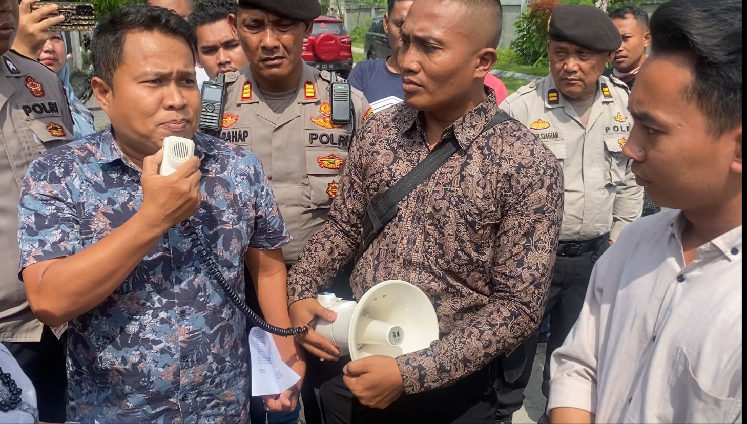 Gawat,.....Ketua Bawaslu Asahan Emosi di Demo Gasak