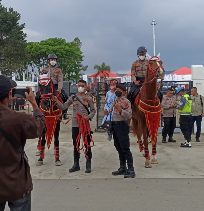 Polisi Berkuda Polda Sumut Daya Tarik Dalam Pengamanan F1 Powerboat