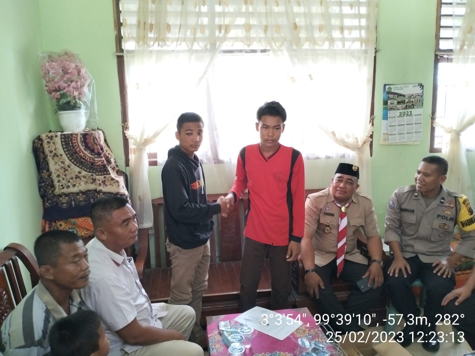 Polsubsektor Rawang Panca Arga Mediasi Pelajar Yang Baku Hantam