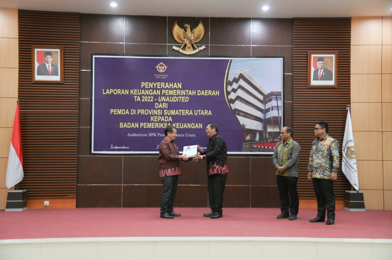 Walikota Padang Sidempuan Irsan Efendi Nasution serahkan Laporan Keuangan Tahun Anggaran 2022 kepada BPK RI