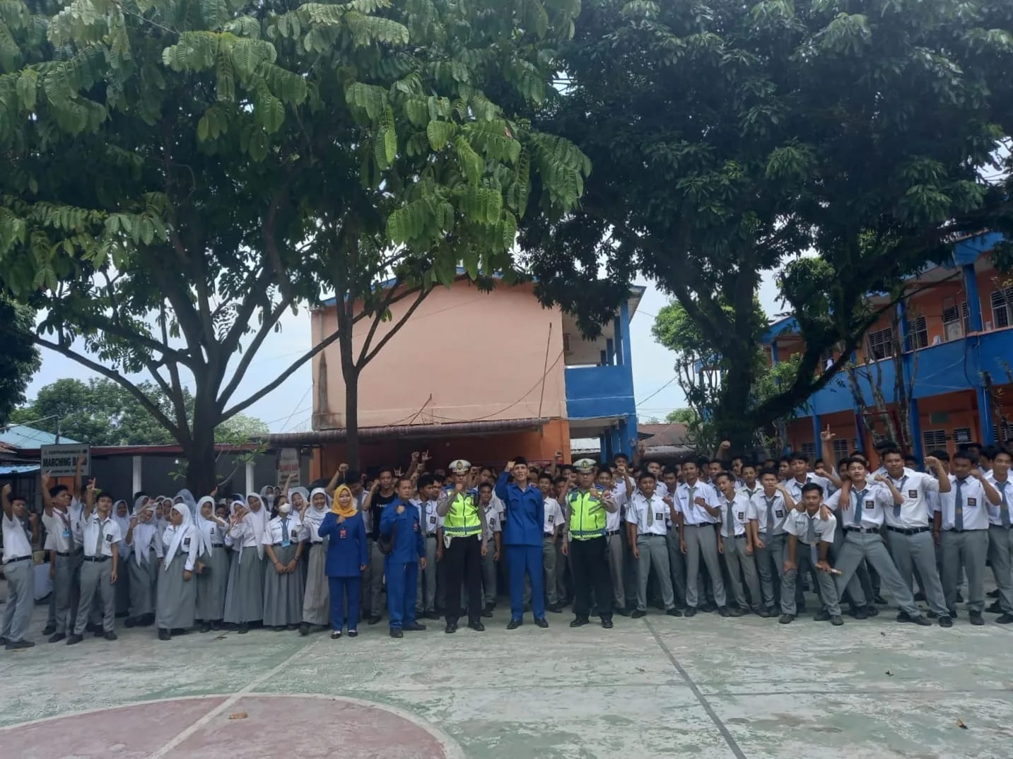 Police Goes To School Sat Lantas Polresta Deli Serdang, Sampaikan Himbauan Kamtibmas kepada Pelajar.