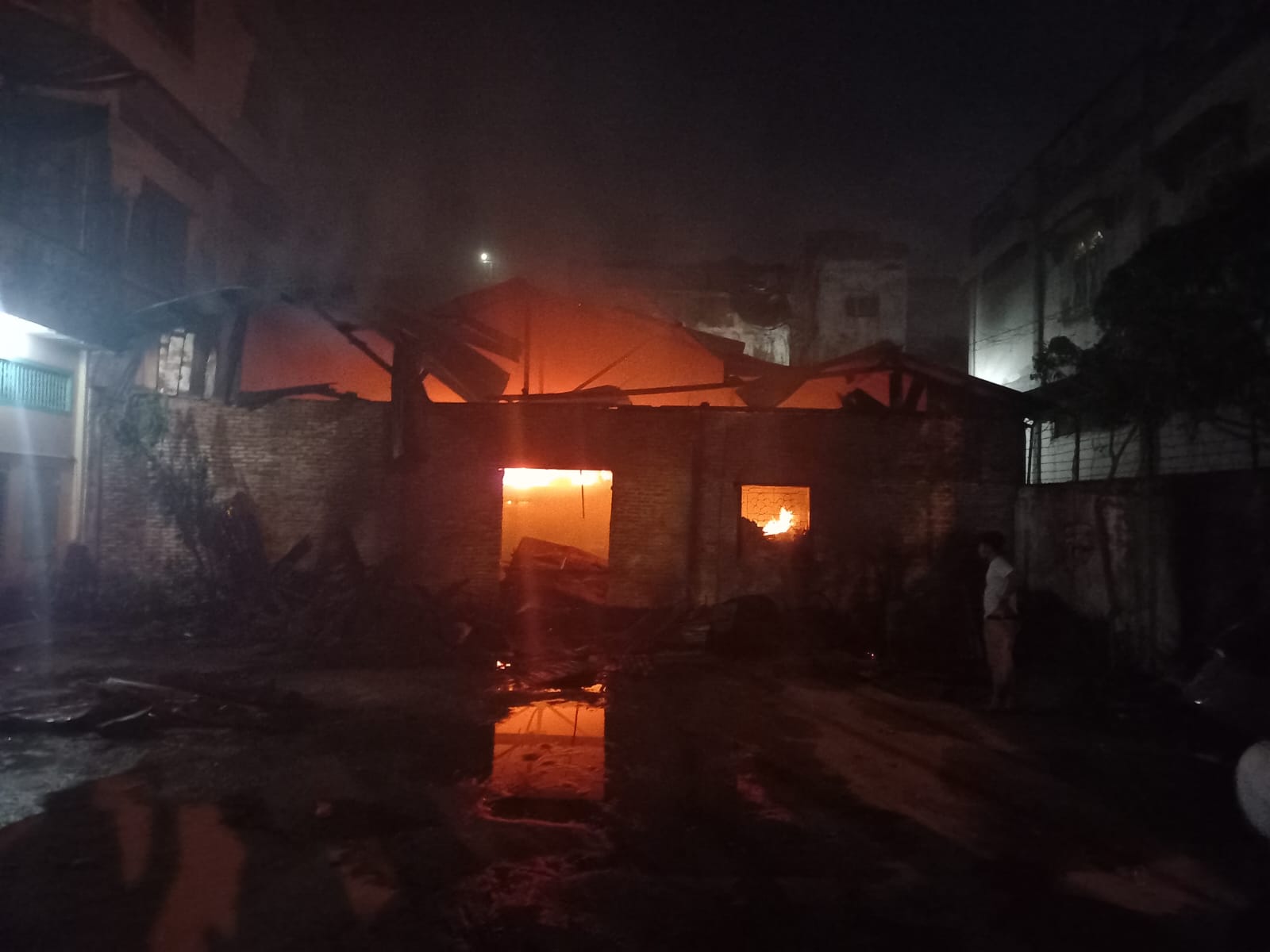 Rumah Milik Lim Tjoen Ang Ludes Terbakar