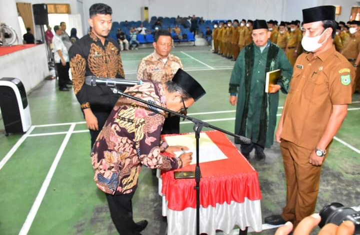 Sekda Madina Lantik 460 Kepala Sekolah di Lingkungan Pemkab