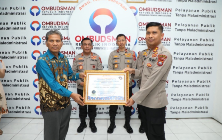 Kapolres Tapsel Terima Penghargaan Raih Predikat Zona Hijau Penilaian Ombudsman RI