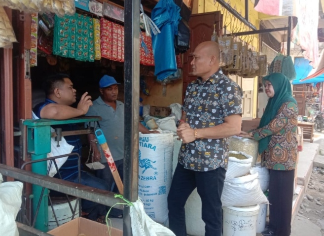Terkait Minyak Goreng Subsidi Langka,Kadis Perindag Madina Sidak Ke Pasar, Ini Penjelasan nya
