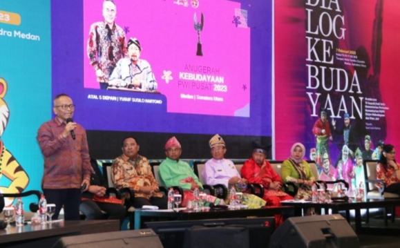 Dialog Kebudayaan HPN 2023 Sumut dan 10 Kepala Daerah Terima Penghargaan Dari PWI