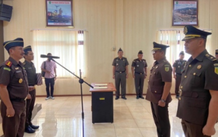 Lantik Kasi Pidsus dan Kepala Sub Bagian,Ini Pesan Kajari Padangsidimpuan