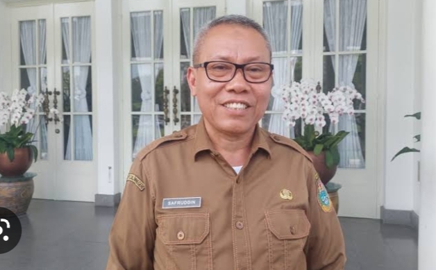 Pejabat Sudah Pensiun dan Meninggal, Gubernur Edy Diminta Copot Kepala BKD Safruddin
