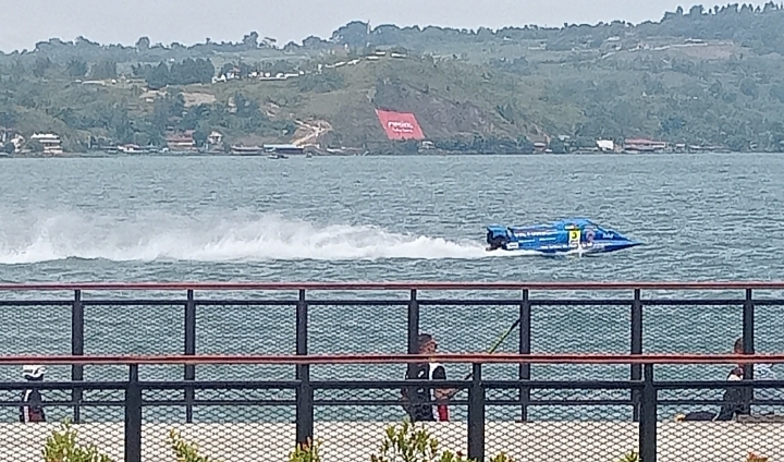 Latihan Bebas Ekstra F1 Powerboat Lake Toba 2023, Thani Al-Qemzi Tercepat