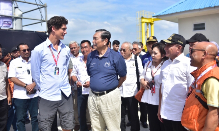 Edy Rahmayadi Ajak Masyarakat Belanja di Stan UMKM dan Pedagang Kecil saat F1H2O Danau Toba