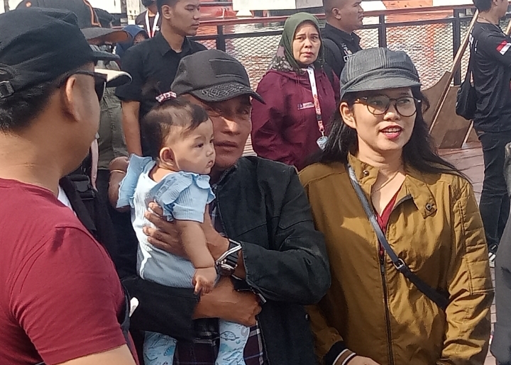 Kunjungi Venue Even F1PowerBoat 2023, Gubsu Edy Rahmayadi Gendong Anak Balita