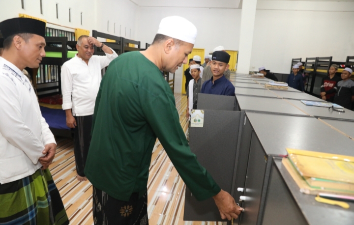Kunjungi Pesantren Al-Biâ€™tsatul Islamiyah, Ijeck: Senangkan Hati Orang Tua Kalian