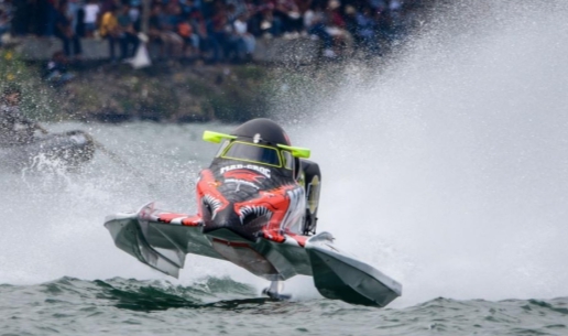 ANGIN KUAT TUNDA SESI KUALIFIKASI BRM DI DANAU TOBA