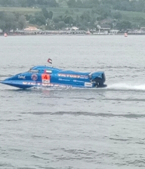 Shaun Torrente Tempati Juara Pertama pada Kualifikasi Powerboat F1 Danau Toba
