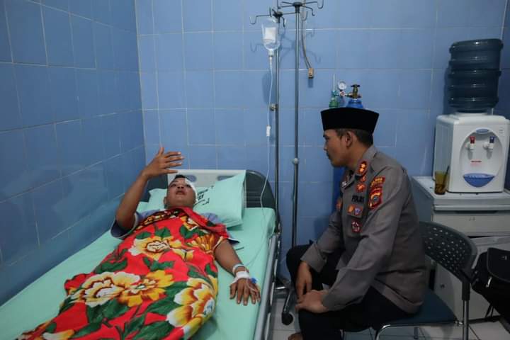 Wujud Kepedulian Pimpinan, Kapolres Madina Jenguk Anggotanya yang Sakit di RSUD Panyabungan