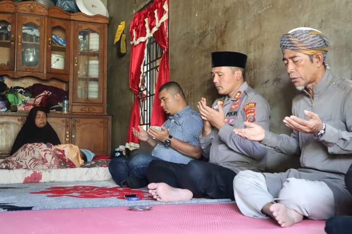 Kapolres Madina:â€Tetap Semangat dan Semoga Lekas Sembuh Pak Ustadzâ€