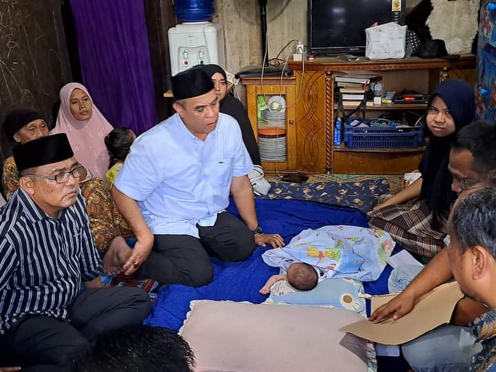 Jenguk Bayi Penderita Spina Bifida, Bupati Madina Sukhairi Nasution : Pengobatannya Ditanggung Pemerintah