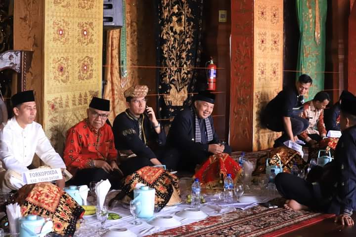 Wali Kota Solok, H. Zul Elfian Umar hadiri Pemberian gelar adat 