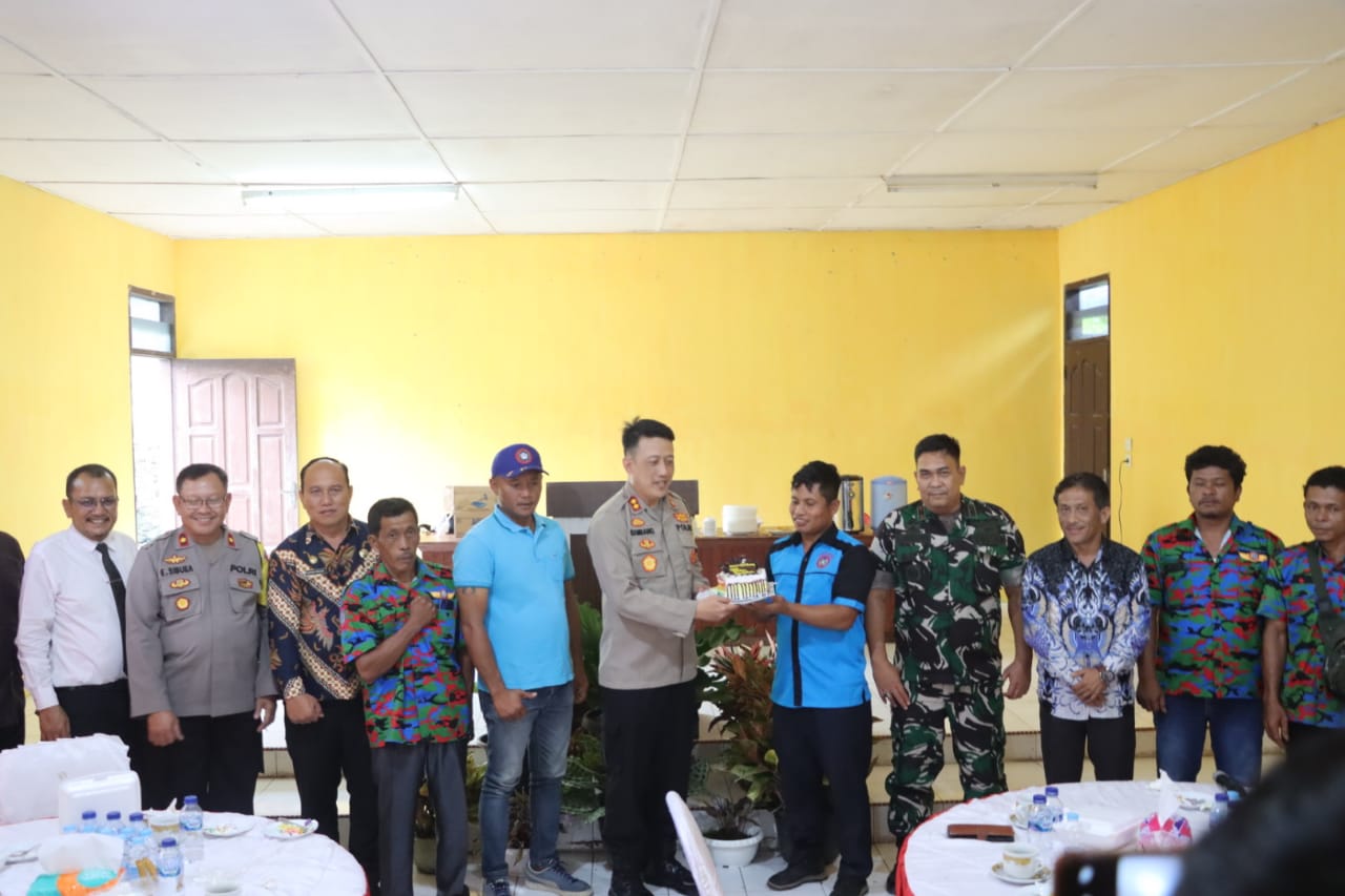 Kapolres Pakpak Bharat Mempererat Silaturahmi Membuka Forum Komunikasi Dalam Rangka Memperingati Hari Buruh Nasional