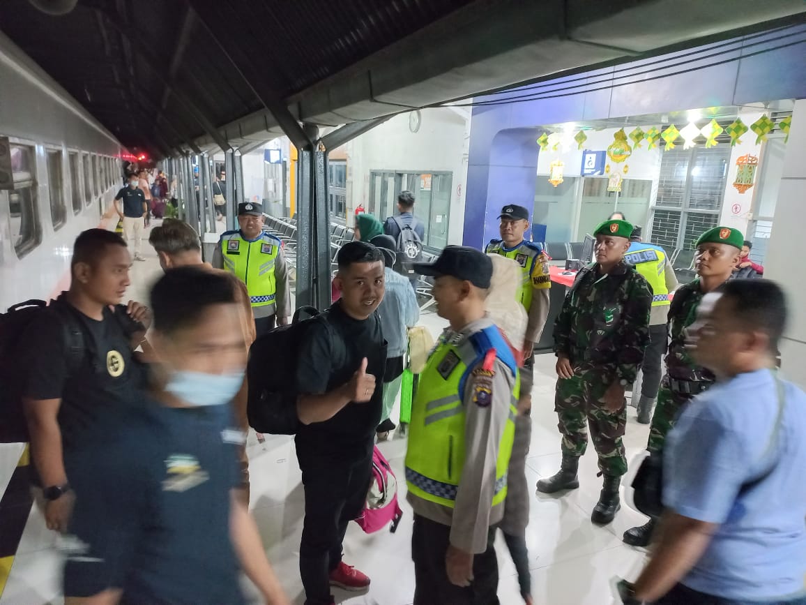 Giat Pos Pam Terpadu, Sinergitas TNI-Polri Pengamanan Arus Balik Mudik Dari Wilayah Stasiun KAI Kisaran