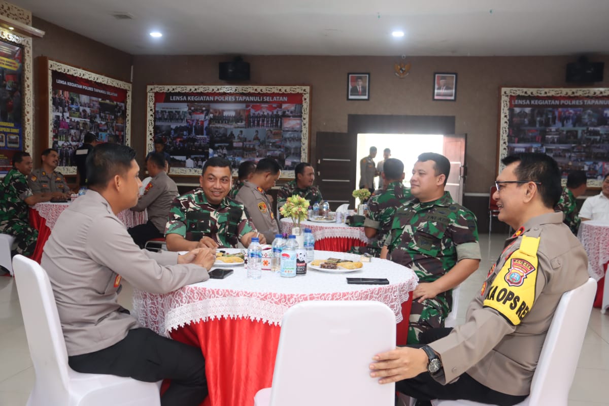 Sinergitas TNI - POLRI Teretorial Tabagsel, Dandim 0212/TS Silaturahmi ke Polres Tapsel.Â 