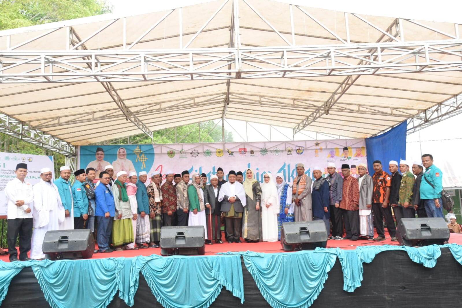 Ribuan Masyarakat Saksikan Penandatanganan Petisi, Minta Bupati Dolly Pasaribu Kembali Pimpin dan Lanjutkan Pembangunan di Tapsel