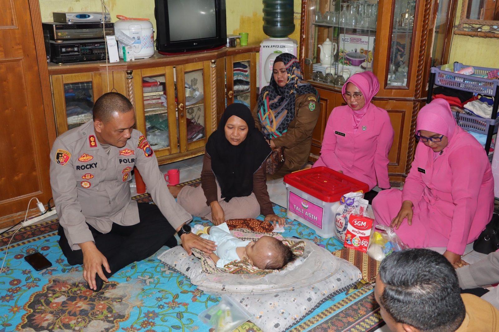 Kapolres Asahan Jenguk Penderita Hidrosefalus