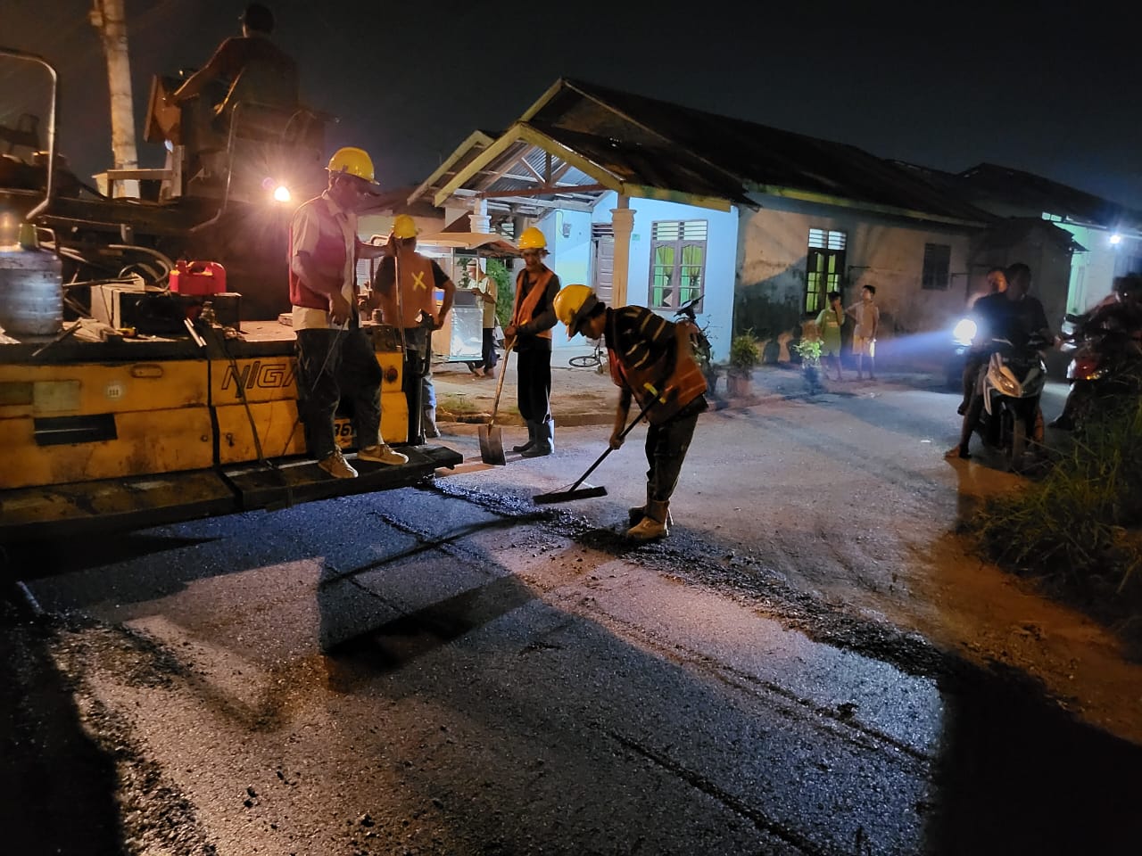 Dinas SDABMBK Kota Medan Aspal Jalan Marelan Tengah