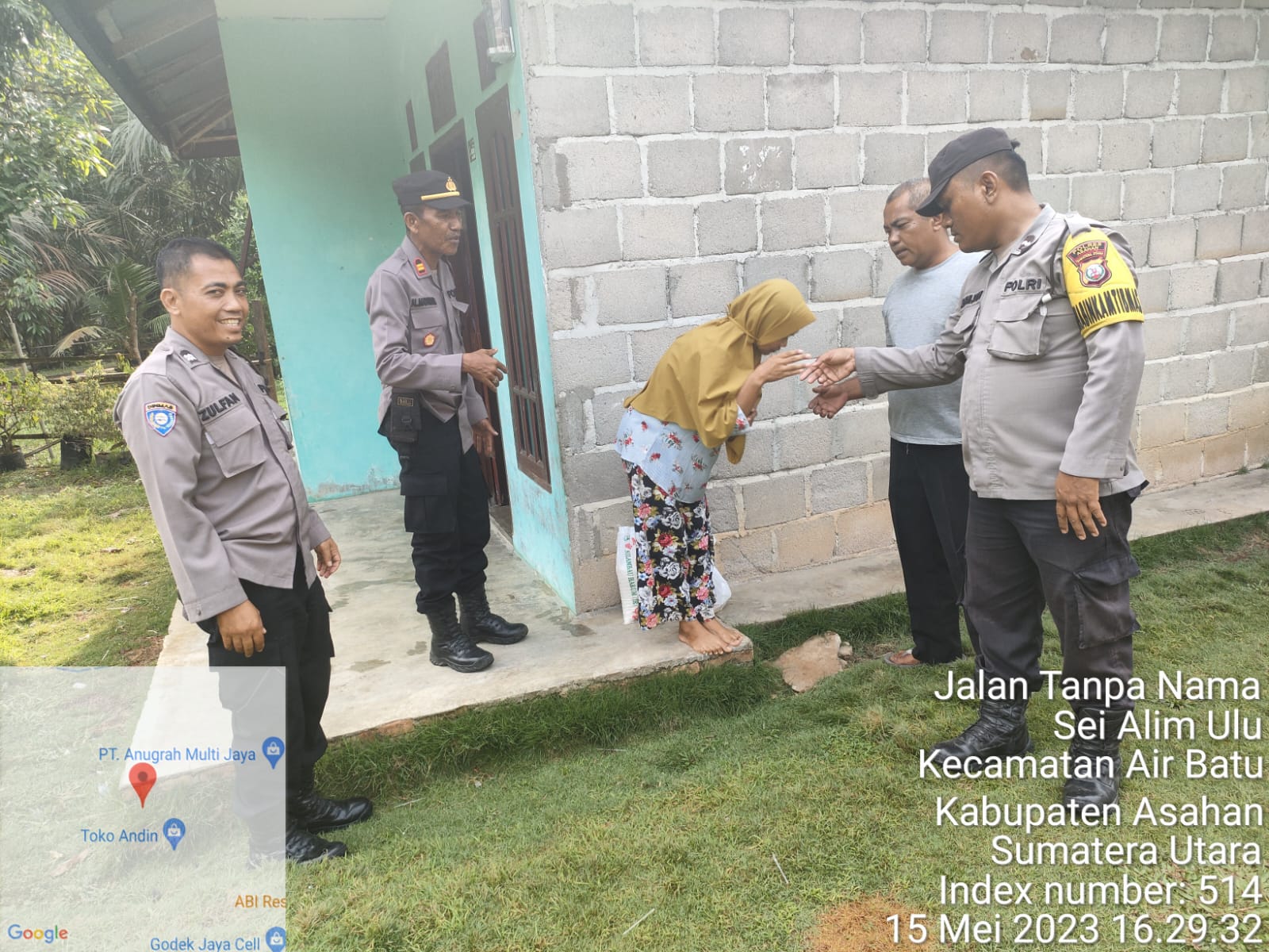 Melalui Program Berkah, Kapolsek Berikan Basos