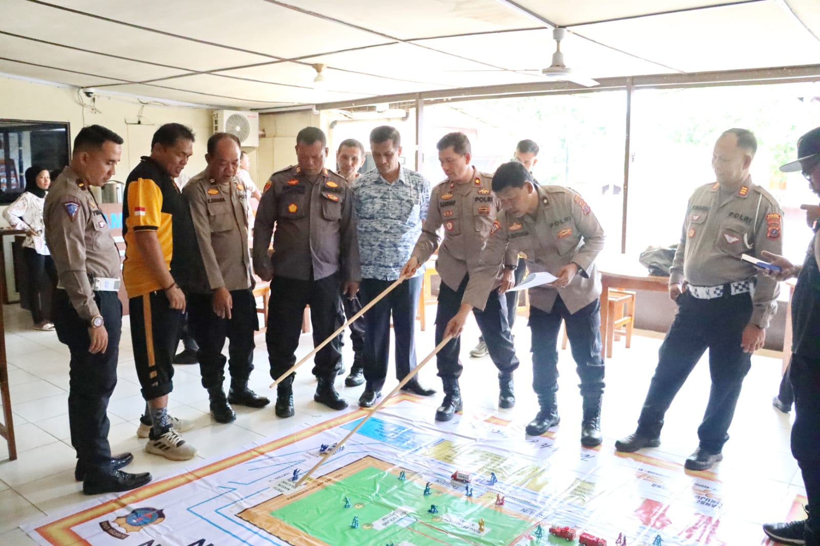 Jelang Konser Armada Band di kota Padangsidimpuan polisi gelar simulasi Tactical Floor Game