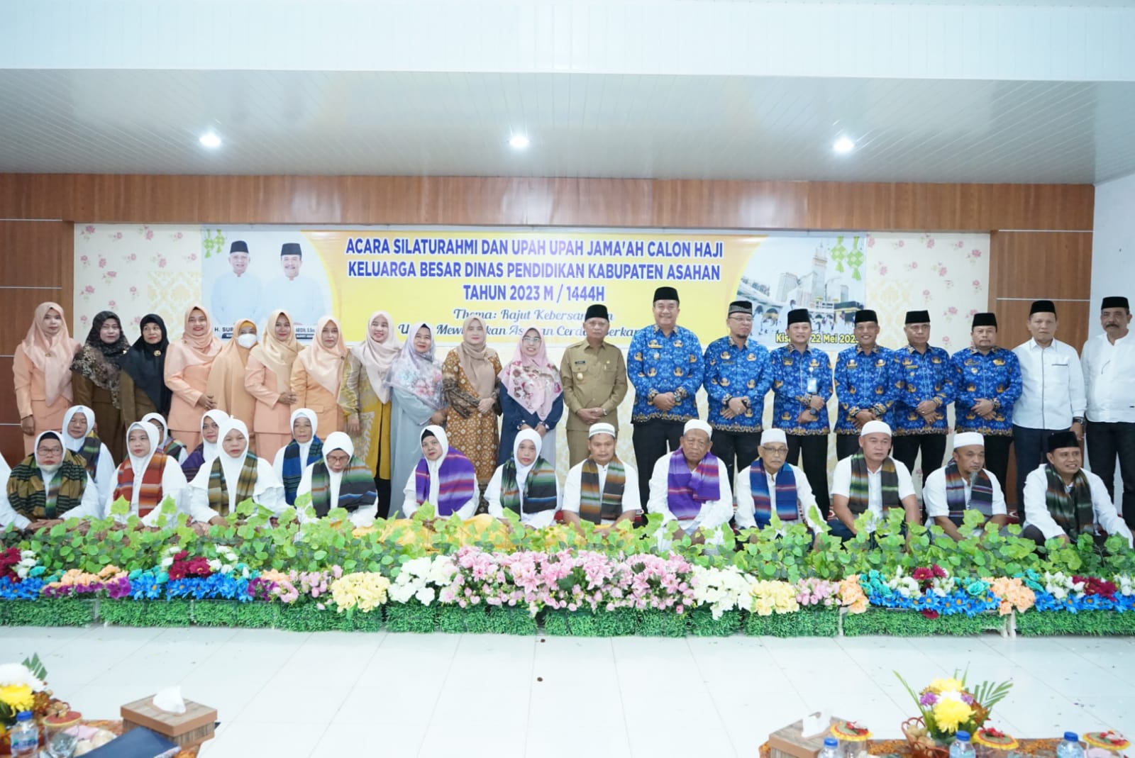 Bupati Upah Upah 22 Jemaah Calon Haji Keluarga Besar Dinas Pendidikan