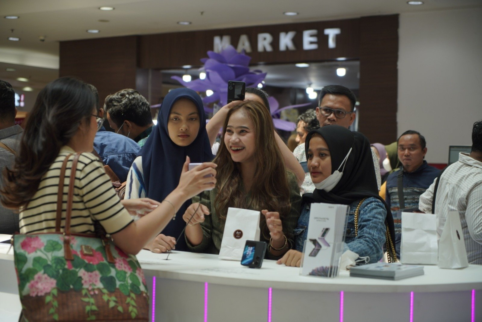 OPPO Find N2 Flip Hadir di Medan, Masyarakat Antusias Dapatkan HPÂ LipatÂ Terbaik