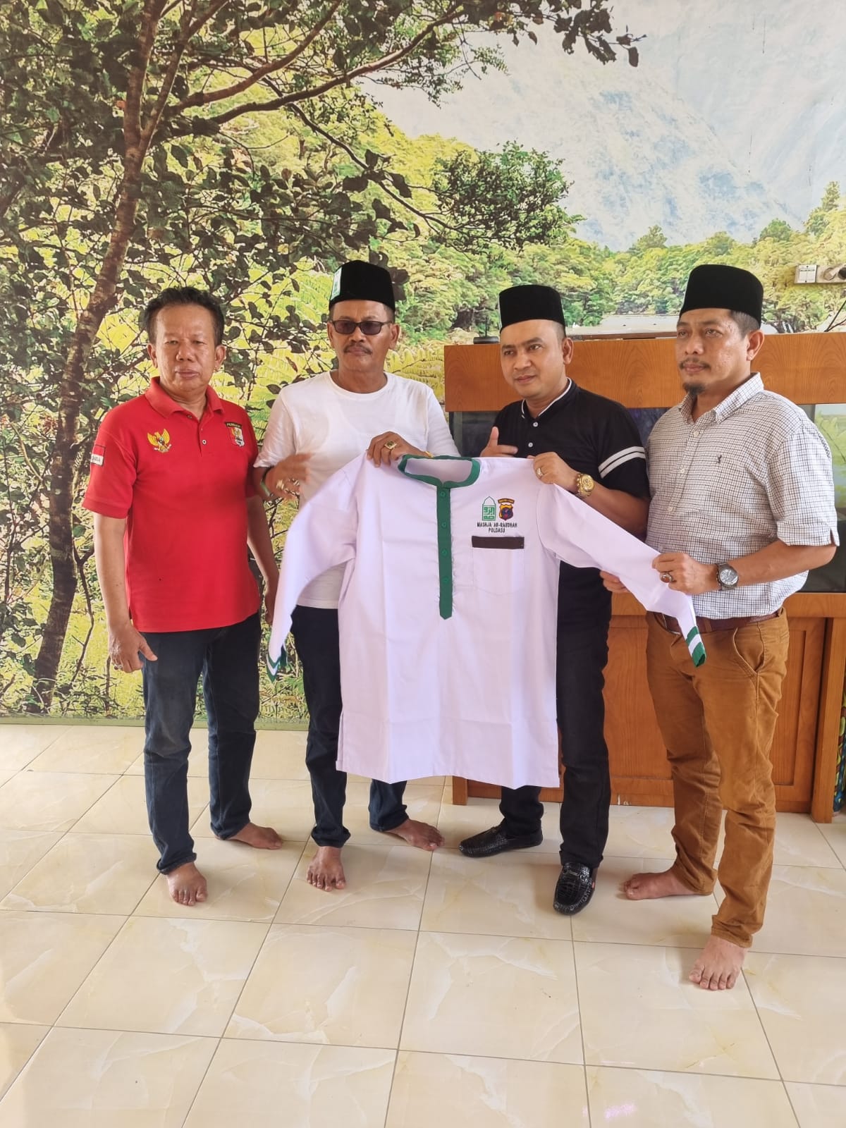 KETUM PB PENDAWA INDONESIA MENERIMA KUNJUNGAN SILATURAHMI KETUM MASHJA AR RAUDHAH POLDASU