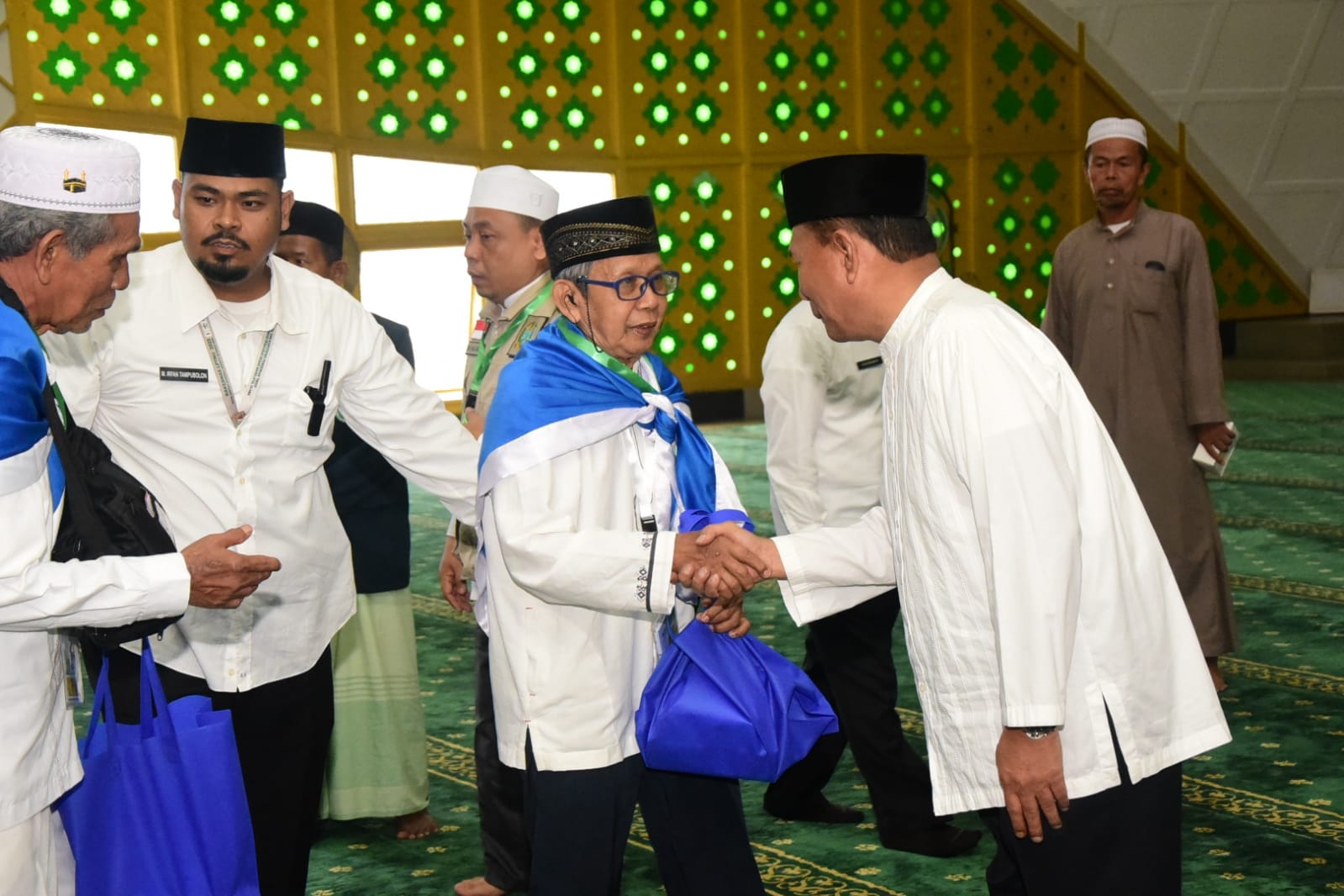 Diiringi Kalimat Talbiyah dan Azan Pelepasan Jemaah Calon Haji Deli Serdang Berlangsung Haru
