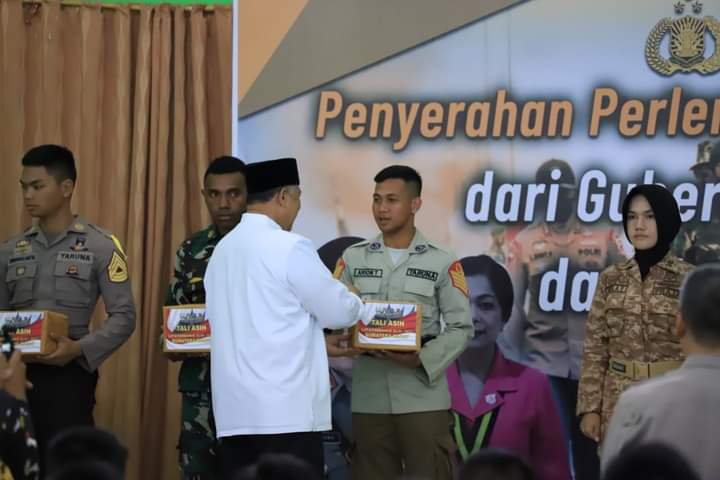 Wali Kota Solok, Zul Elfian Umar menghadiri kegiatan penyerahan perlengkapan olahraga serta tali asih dari Gubernur Akademi Kepolisian