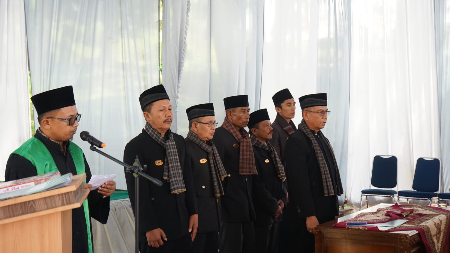 Bupati Solok mengukuhkan Pengurus Kerapatan Adat Nagari (KAN) Simpang Tanjung Nan Ampek Periode 2023-2028