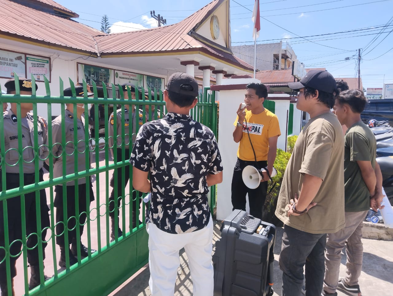 Laksanakan Fungsi Kontrol Sosial, SAMPAL PALAS Aksi Damai Di Kantor PN Sibuhuan