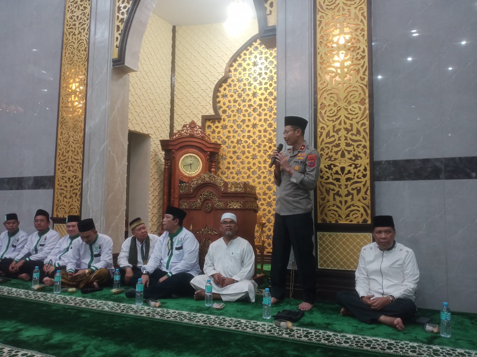 Waka Polda Sumut Dengarkan Curhat warga Saat Safari Subuh