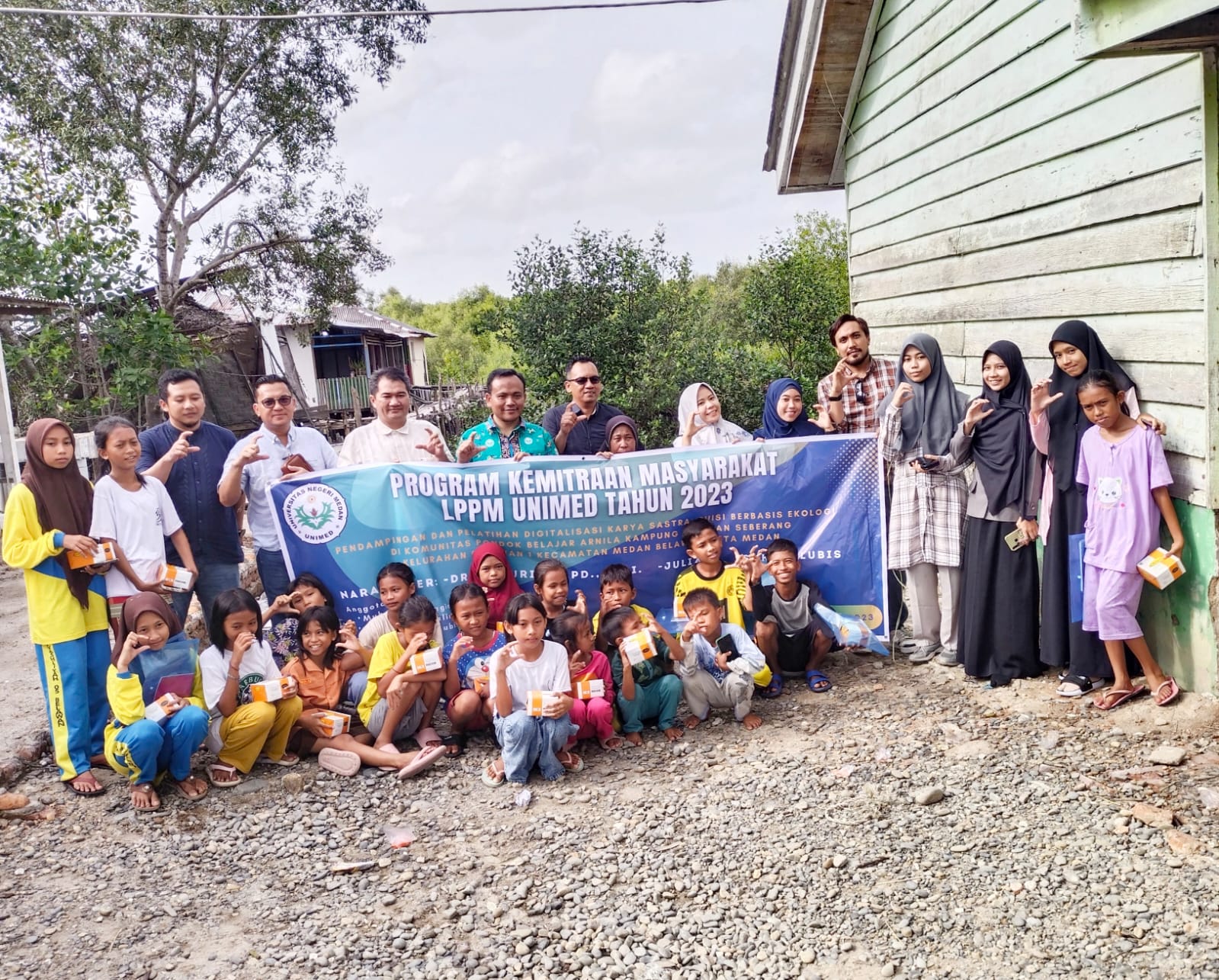 PKM Dosen Unimed Membawa Misi Mempertahankan Karya Sastra Puisi Berbasis Ekologi Kelautan