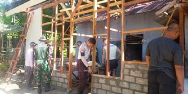 Praja IPDN dan Taruna PSSN Renovasi Rumah Warga Tidak Layak Huni