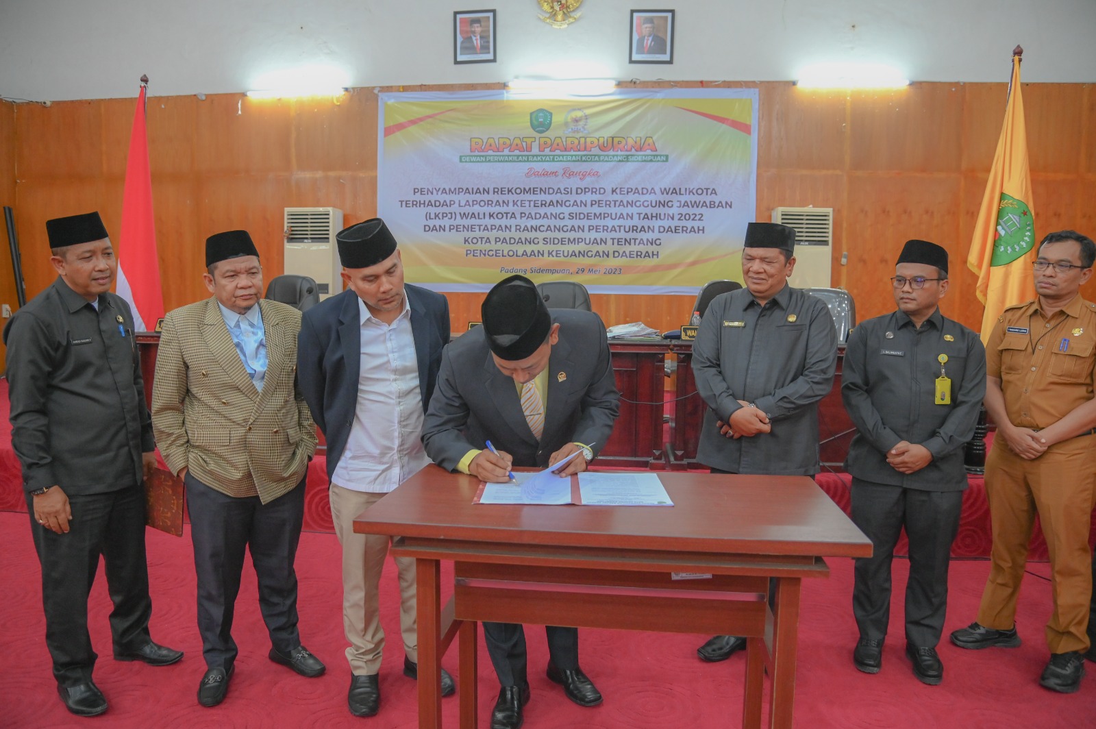 Pemko PSP Menerima Rekomendasi Terkait LKPJ Wali Kota Tahun 2022 dan Ranperda Tentang Pengelolaan Keuangan Daerah