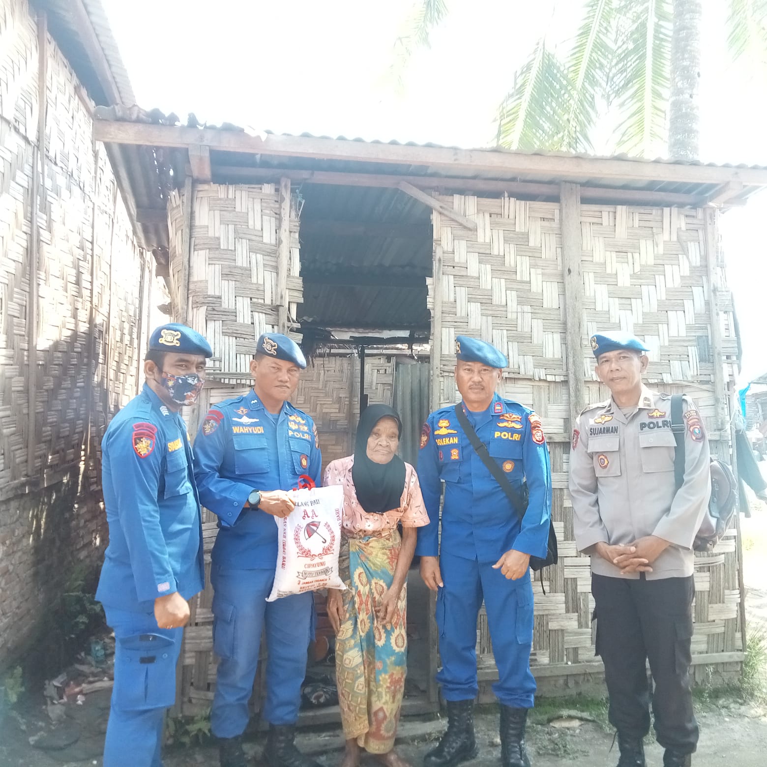 Peduli, Sat Polairud Polres Asahan Gelar Bansos